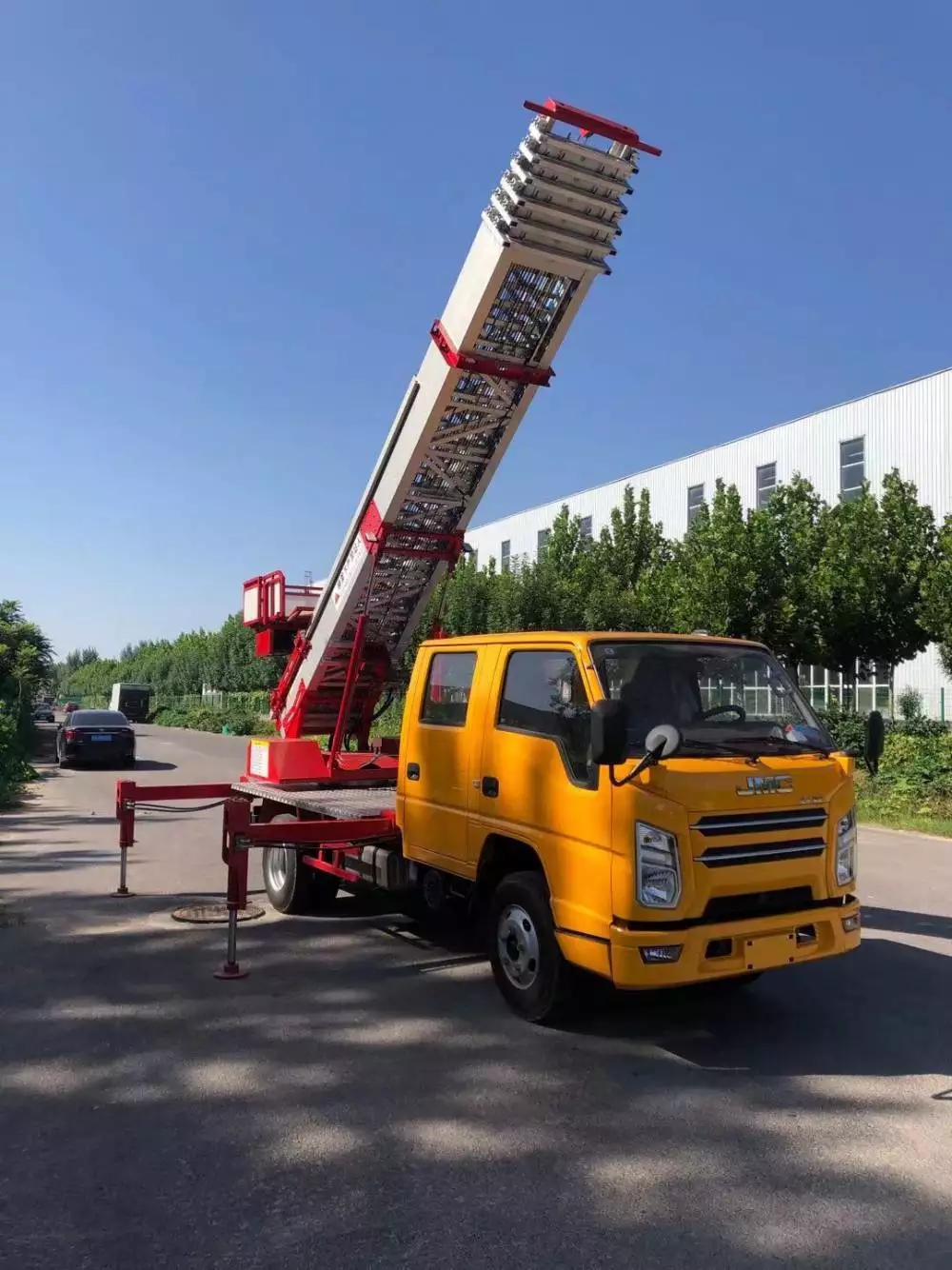 抚州附近的云梯车出租服务：轻松解决高空作业需求